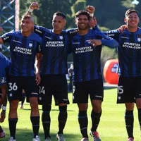 Tabla: Huachipato gana un polémico partido y le respira en la nuca a Colo Colo