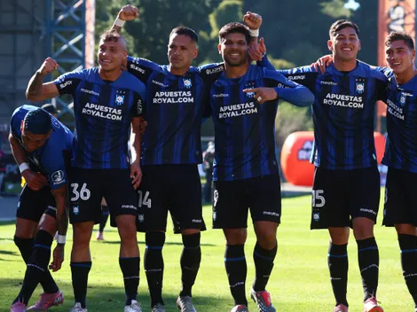 Tabla: Huachipato gana un polémico partido y le respira en la nuca a Colo Colo