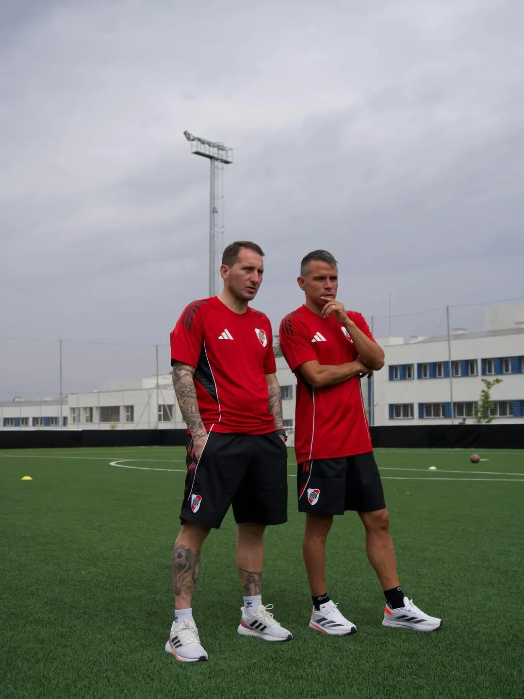 Darío Bottinelli compartiendo con Javier Saviola en una activida de River. Imagen: Instagram