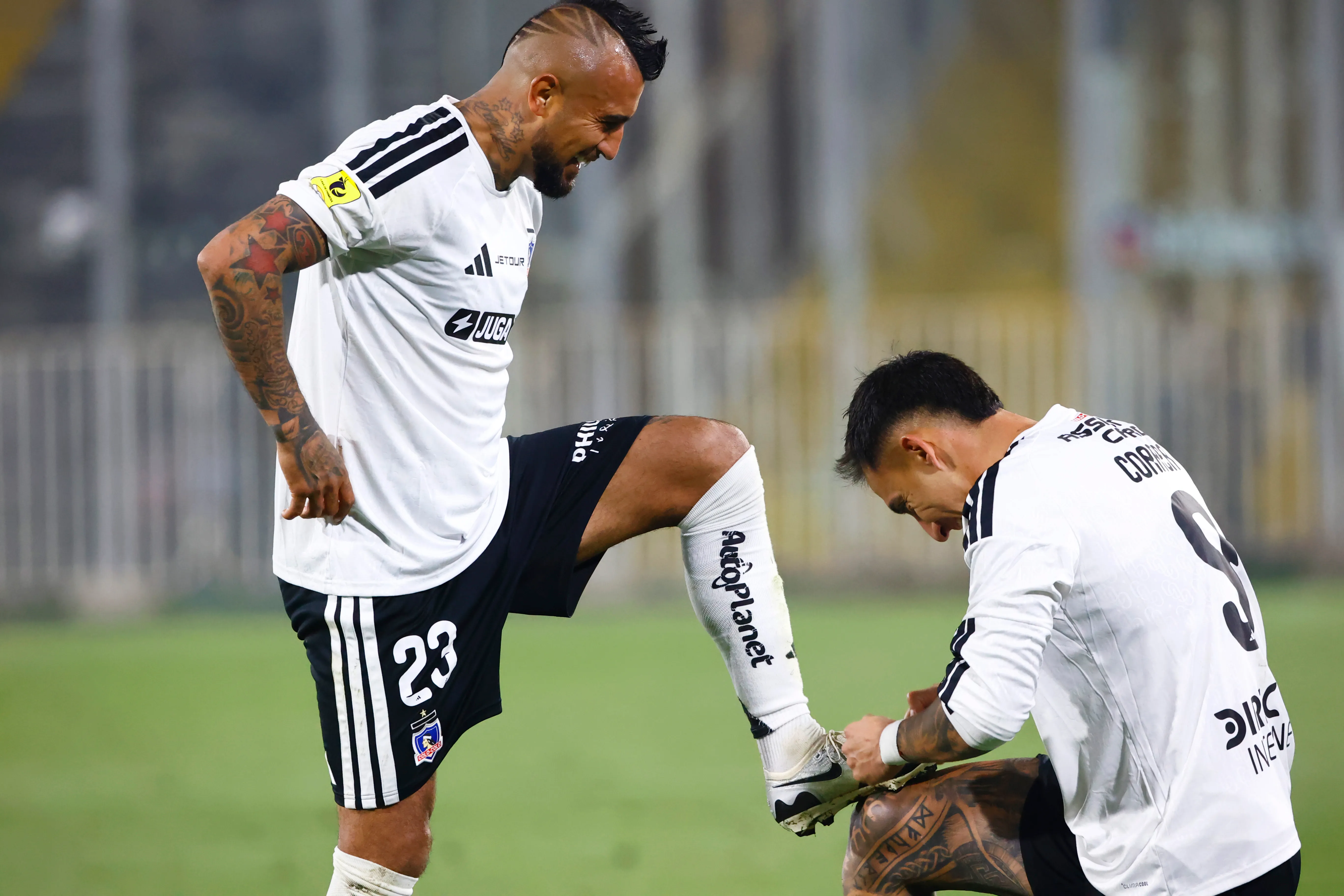 Arturo Vidal y Javier Correa celebran en Colo Colo ante Ñublense. Foto: Dragomir Yankovic/Photosport