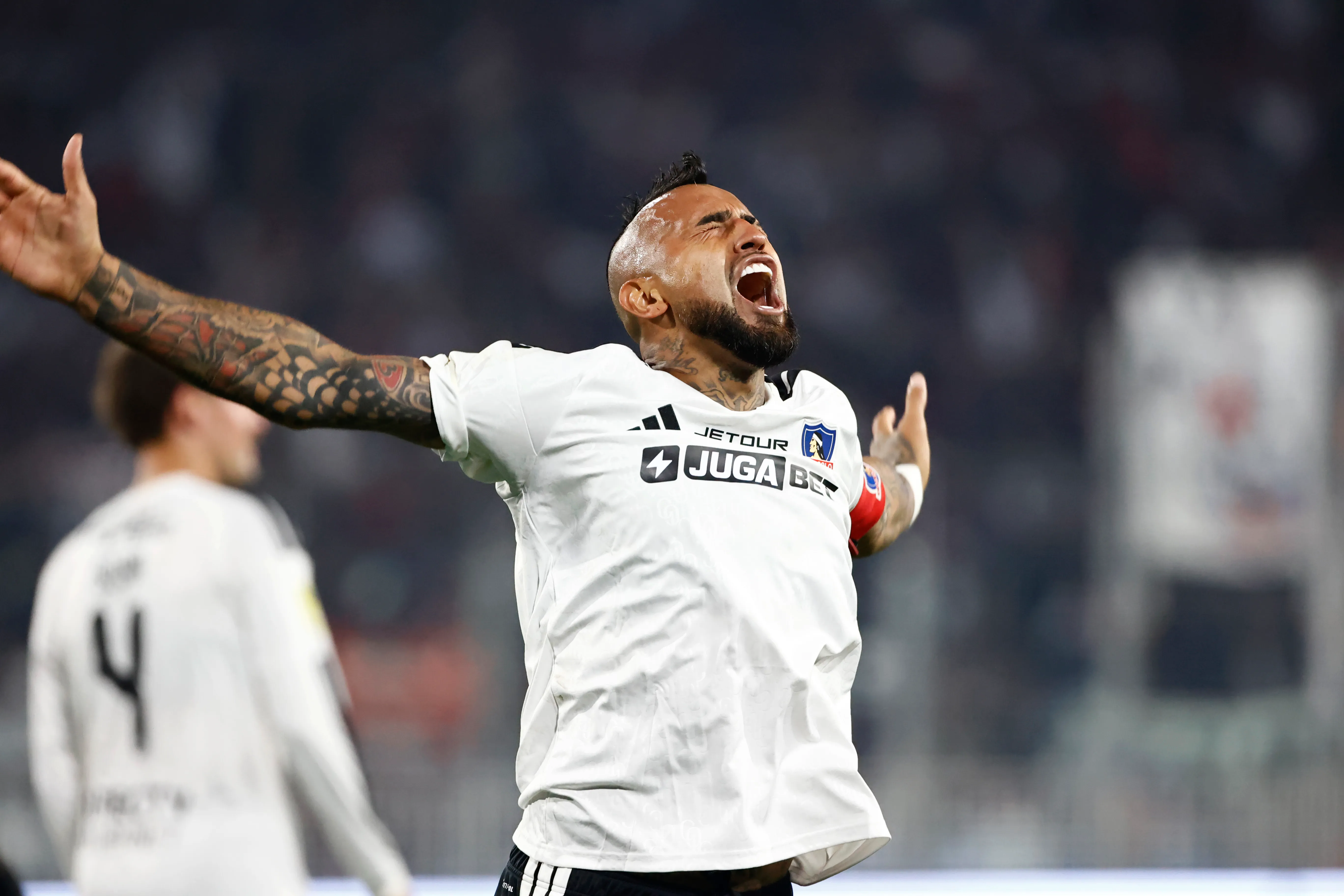 Arturo Vidal logró recuperarse de un autogol anotando un hermoso golazo para Colo Colo. | Foto: Photosport.