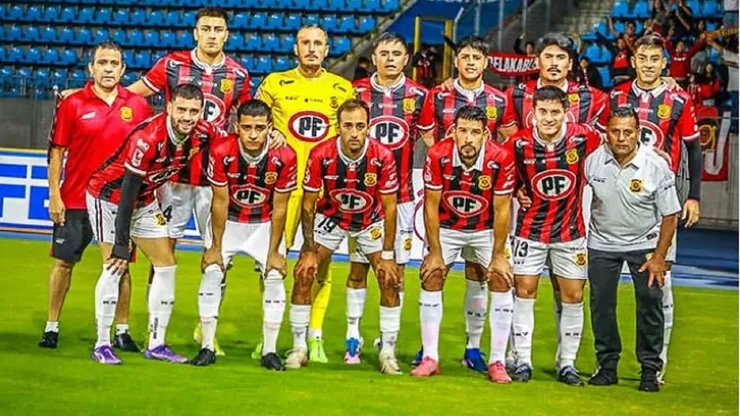 El DT que se baja del banquillo de Rangers.