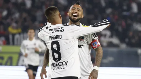 Arturo Vidal anotó un gol de gran calidad en Colo Colo.