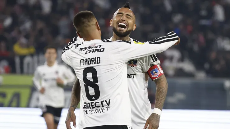 Arturo Vidal anotó un gol de gran calidad en Colo Colo.