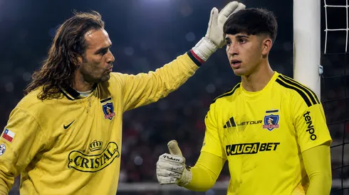 El Rambo Ramírez le prestó el ropero completo al promisorio arquero albo.