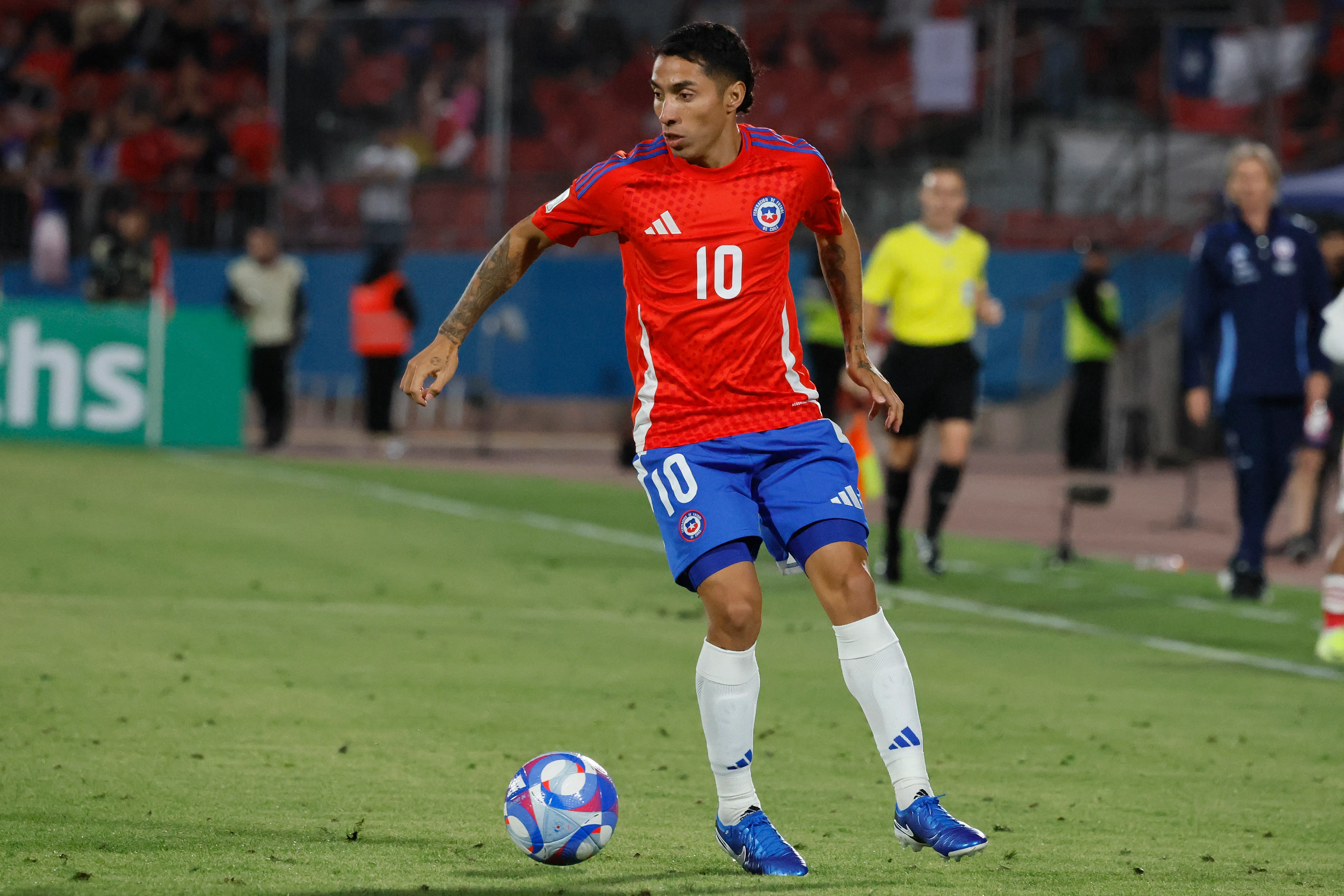 Luciano Cabral jugando por la selección chilena. Foto: Andres Pina/Photosport