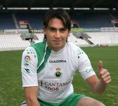 Mauricio Pinilla en el Racing de Santander. (NACHO CUBERO/AFP via Getty Images).