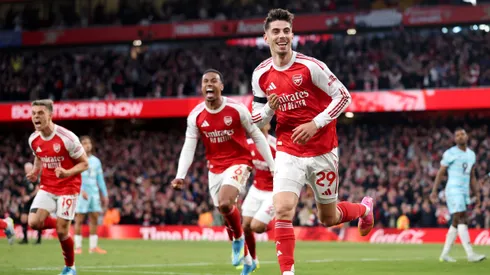 Arsenal acaricia la gloria en Inglaterra.