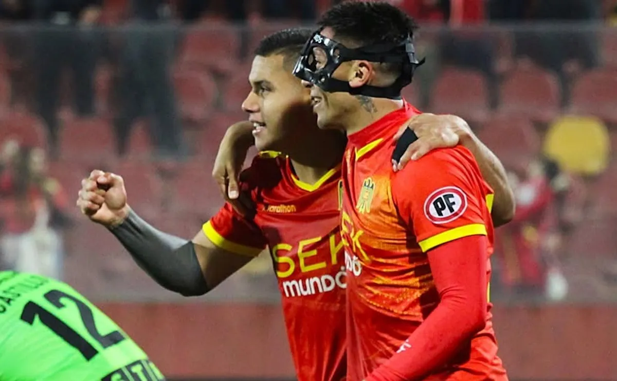 Unión Española vence a Iquique y se acerca al líder de la Primera B Unión Española vence a Iquique y se acerca al líder de la Primera B