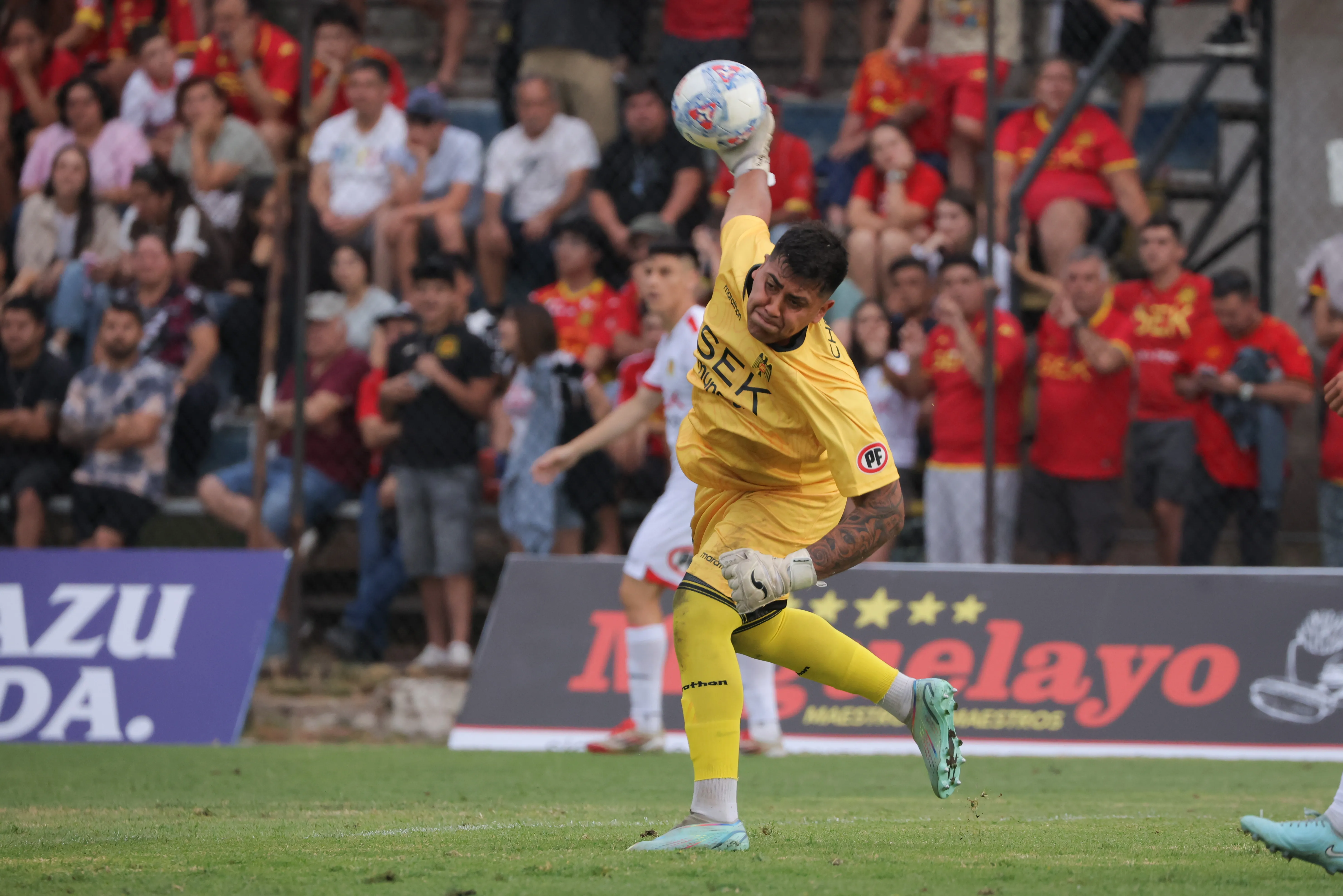 Julio Fierro es titular en el arco de Unión Española. Foto: Luis Quinteros/Photosport