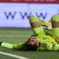 Claudio Bravo apunta a Gabriel Castellón tras golazo de Steffan Pino