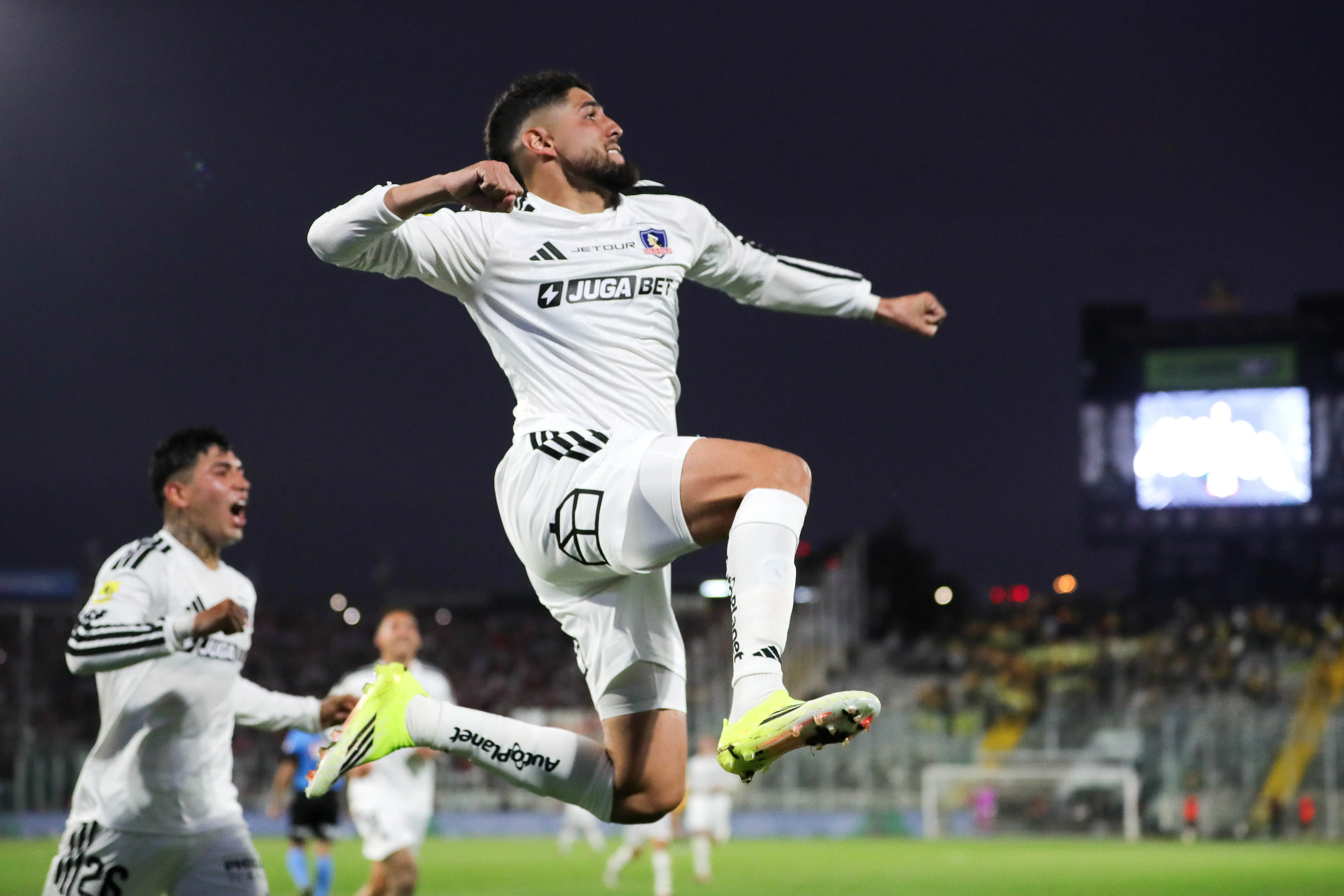 Maximiliano Romero se recupera contra el tiempo para sumarse a Colo Colo para el clásico ante la UC. Foto: Photosport.
