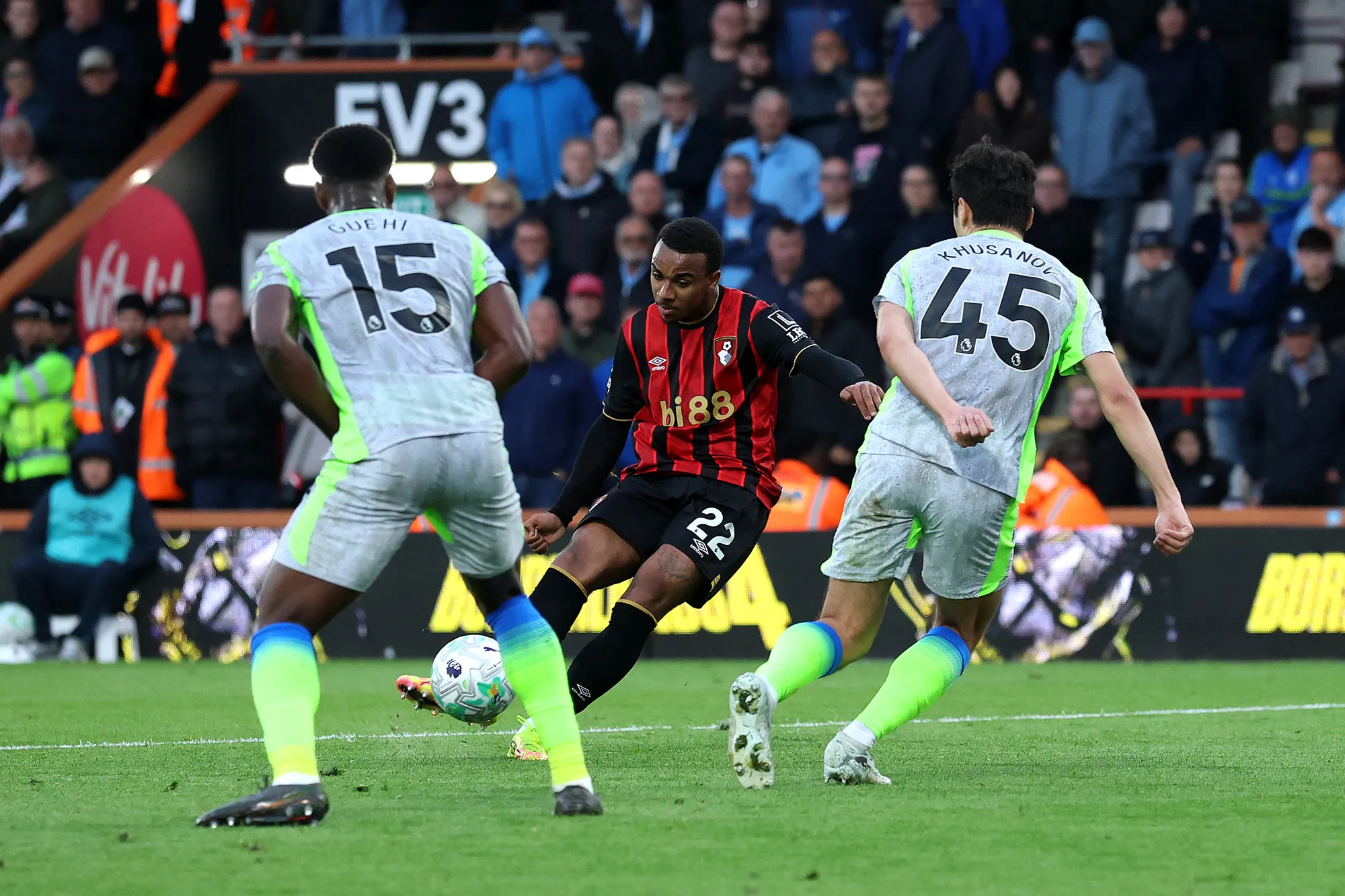 El golazo del Bournemouth contra el Manchester City que le dio el título de Premier League al Arsenal.