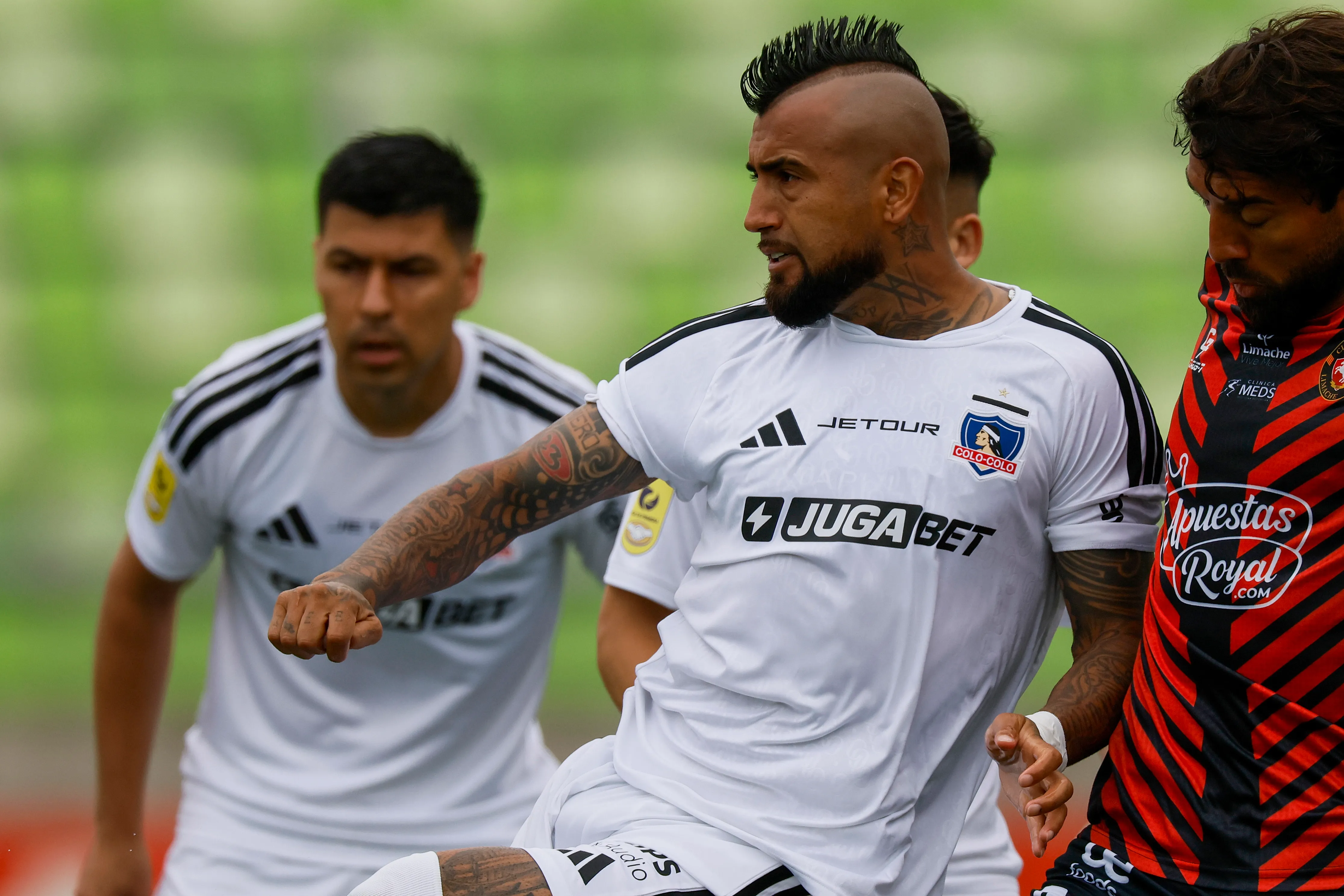 Tomás Alarcón descartó que la polémica situación que vive Arturo Vidal afecte a Colo Colo. Foto: Photosport.