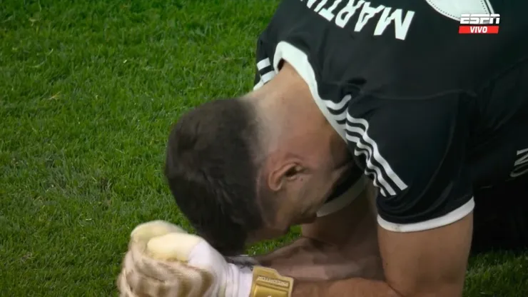 La emoción del Dibu Martínez al finalizar el partido