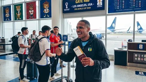 Omar Carabalí arriesgar quedarse abajo del avión de Ecuador rumbo al Mundial.