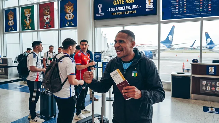 Omar Carabalí arriesgar quedarse abajo del avión de Ecuador rumbo al Mundial.