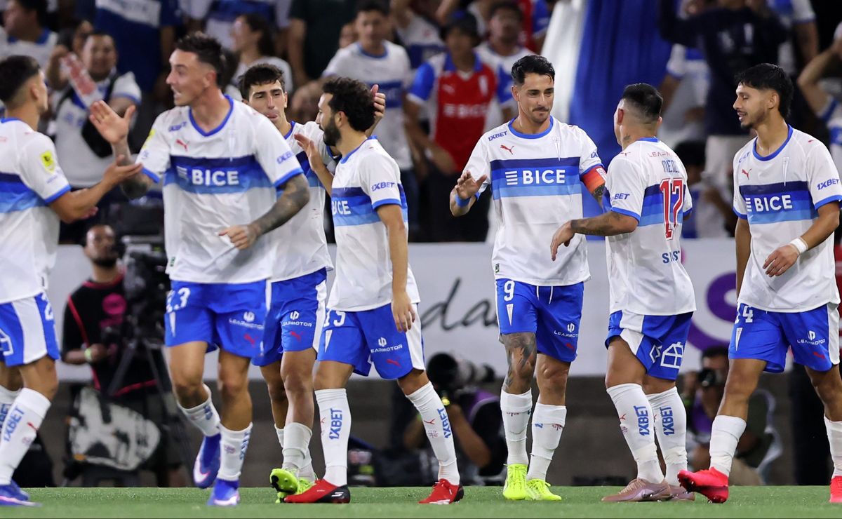 Con una baja sensible: La formación con la que Católica enfrentará a Barcelona por Libertadores