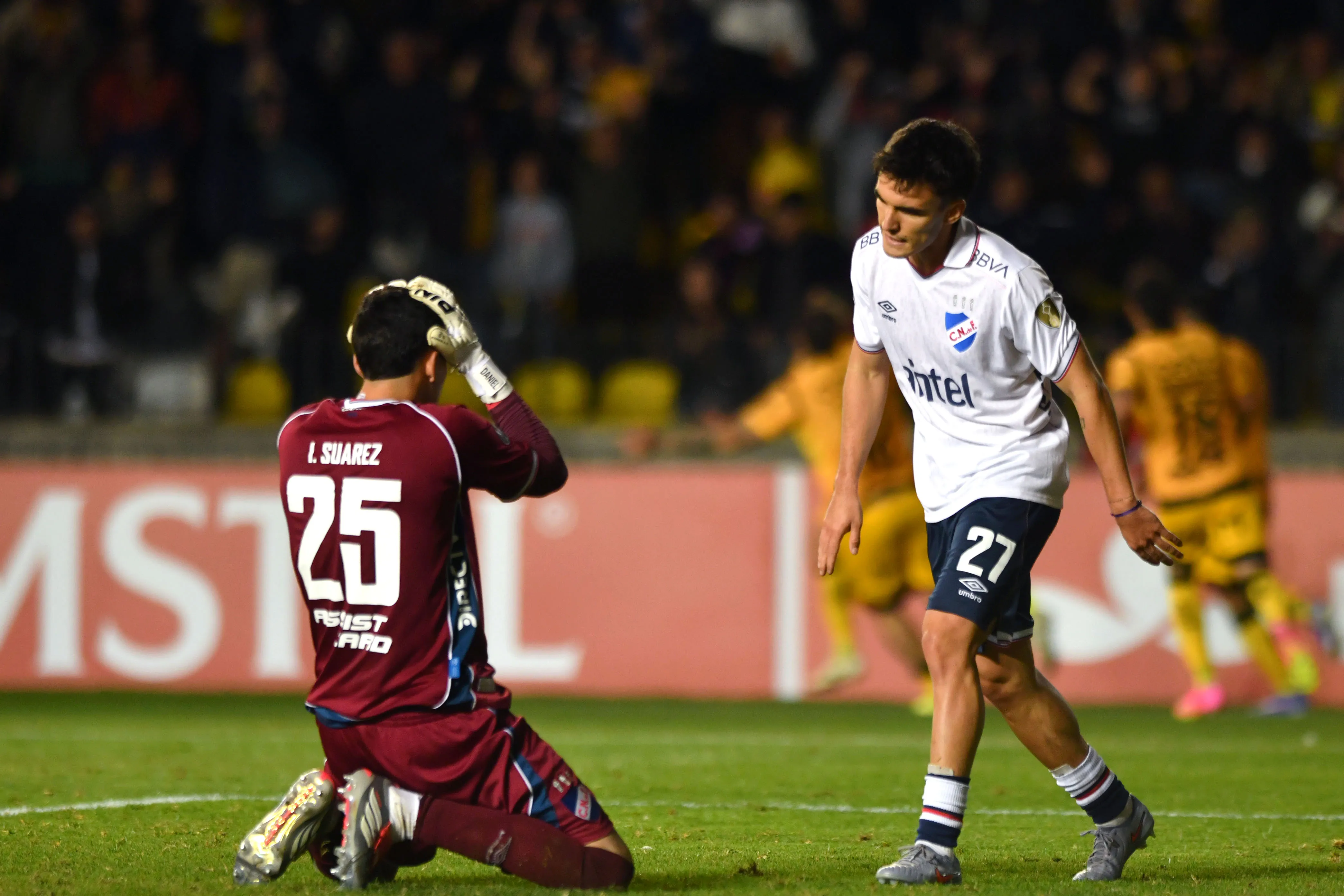 Ignacio Suárez cometió un grosero error en el empate frente a Coquimbo Unido en Chile. (Alejandro Pizarro Ubilla/Photosport).