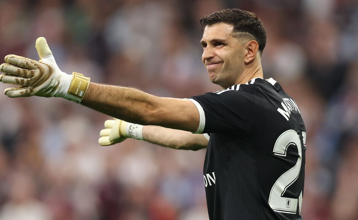 Dibu Martínez preocupa a Argentina tras ganar la Europa League con Aston Villa: “Me rompí el dedo, agarraba la pelota y se me iba para el otro lado”