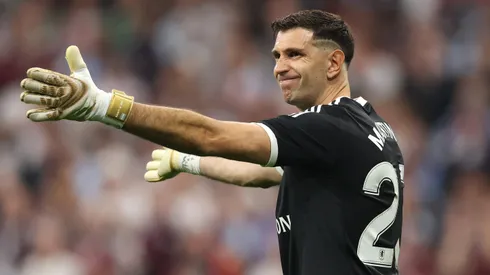 El Dibu Martínez tuvo un inconveniente muy doloroso a poco del inicio de la final en la Europa League.