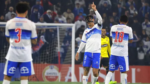 Fernando Zampedri anotó dos goles en la UC.