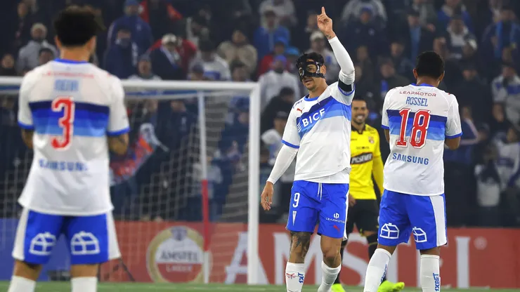 Fernando Zampedri anotó dos goles en la UC.