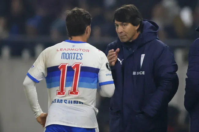 Daniel Garnero logró llegar con Universidad Católica puntero a la última fecha de la Copa Libertadores 2026. | Foto: Photosport.