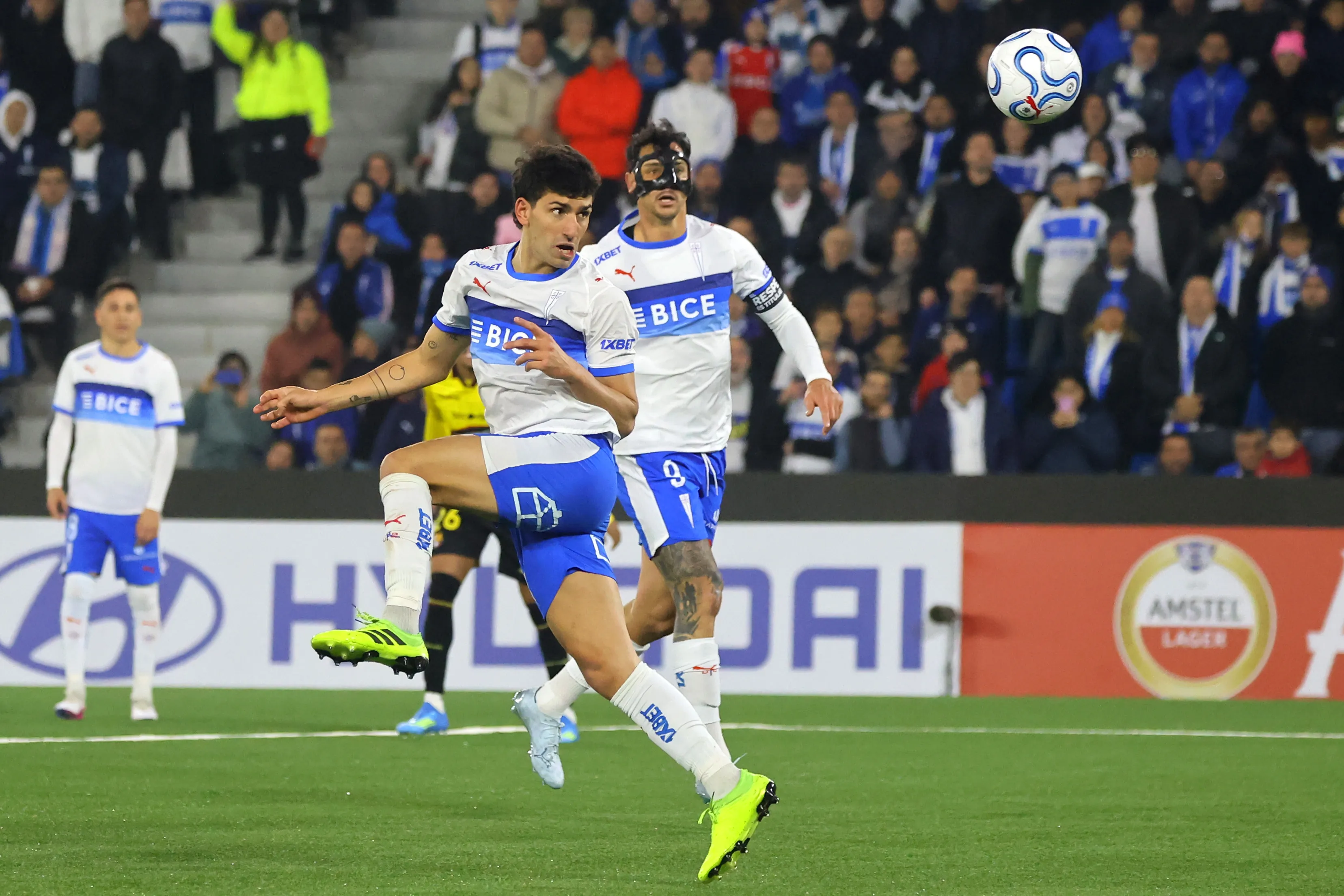 Universidad Católica logró su primera victoria a nivel internacional en el Claro Arena. | Foto: Photosport.