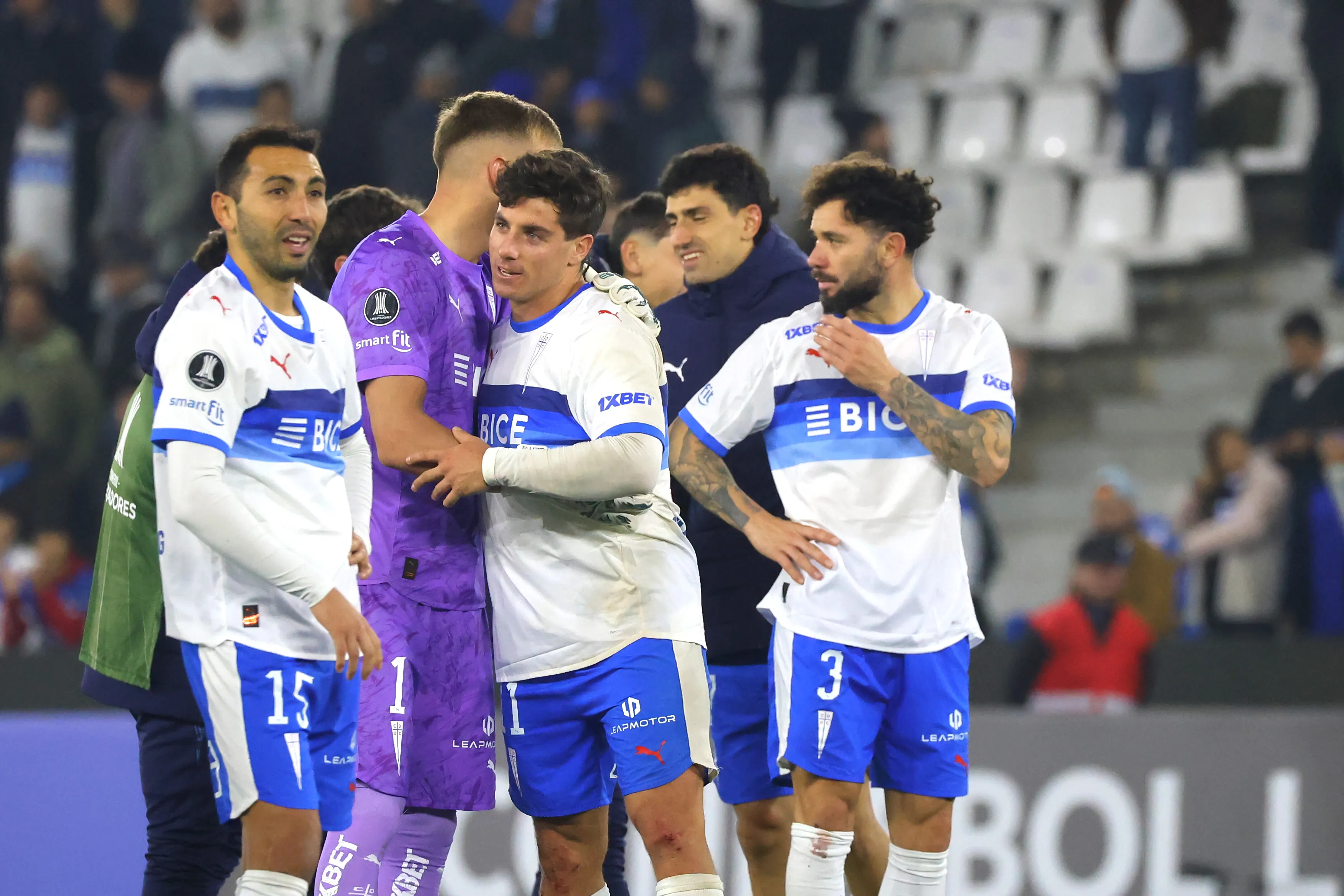Católica terminó celebrando en el Claro Arena