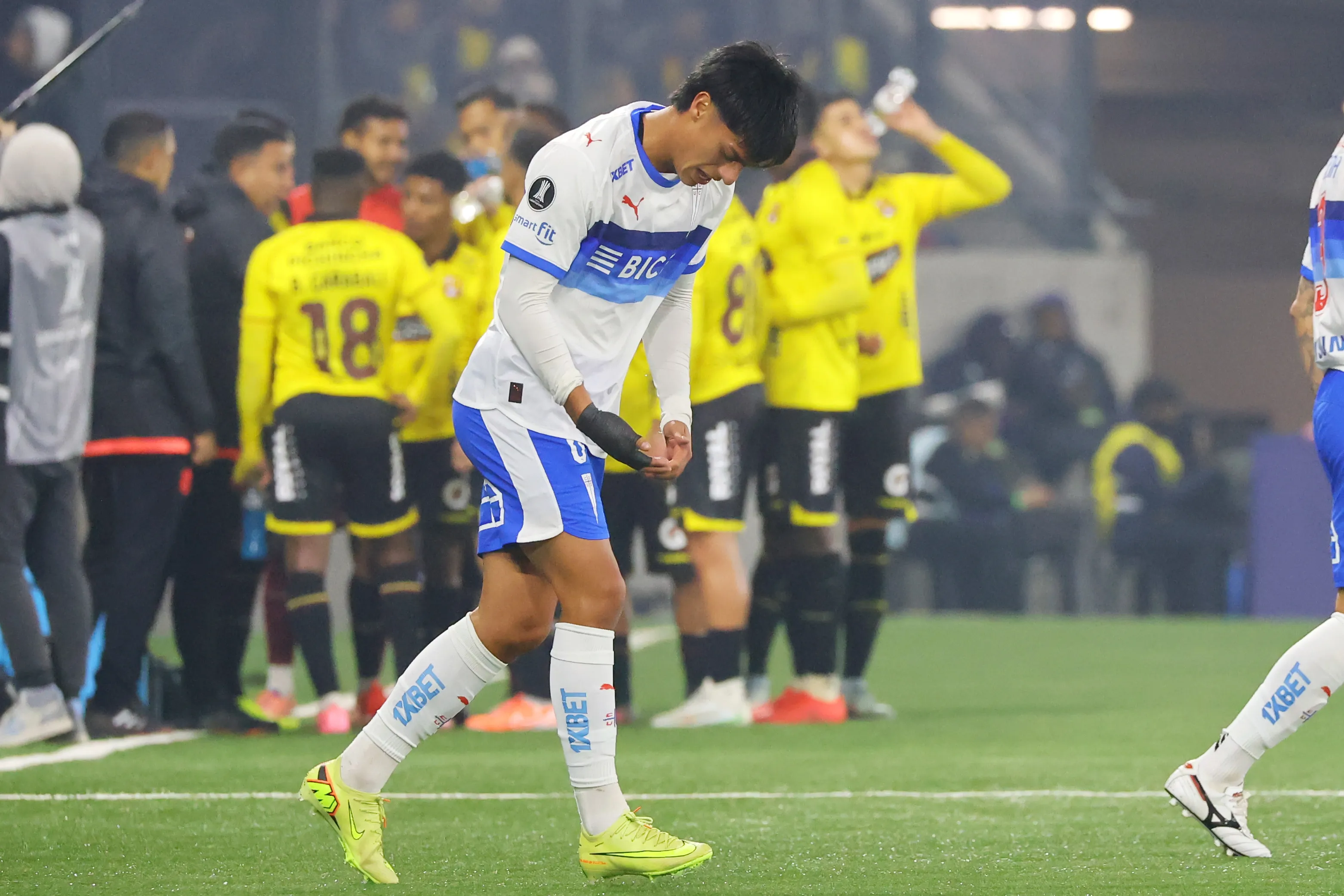 Universidad Católica celebra la victoria ante Barcelona. Foto:  Jonnathan Oyarzun/Photosport
