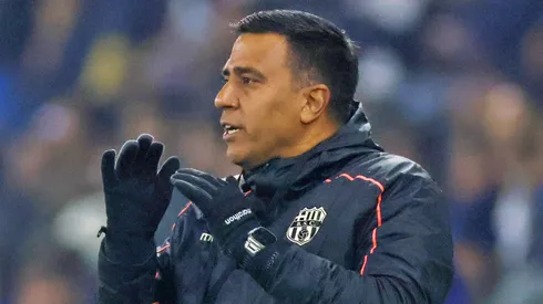 Farias tuvo una dura noche en su visita al Claro Arena.