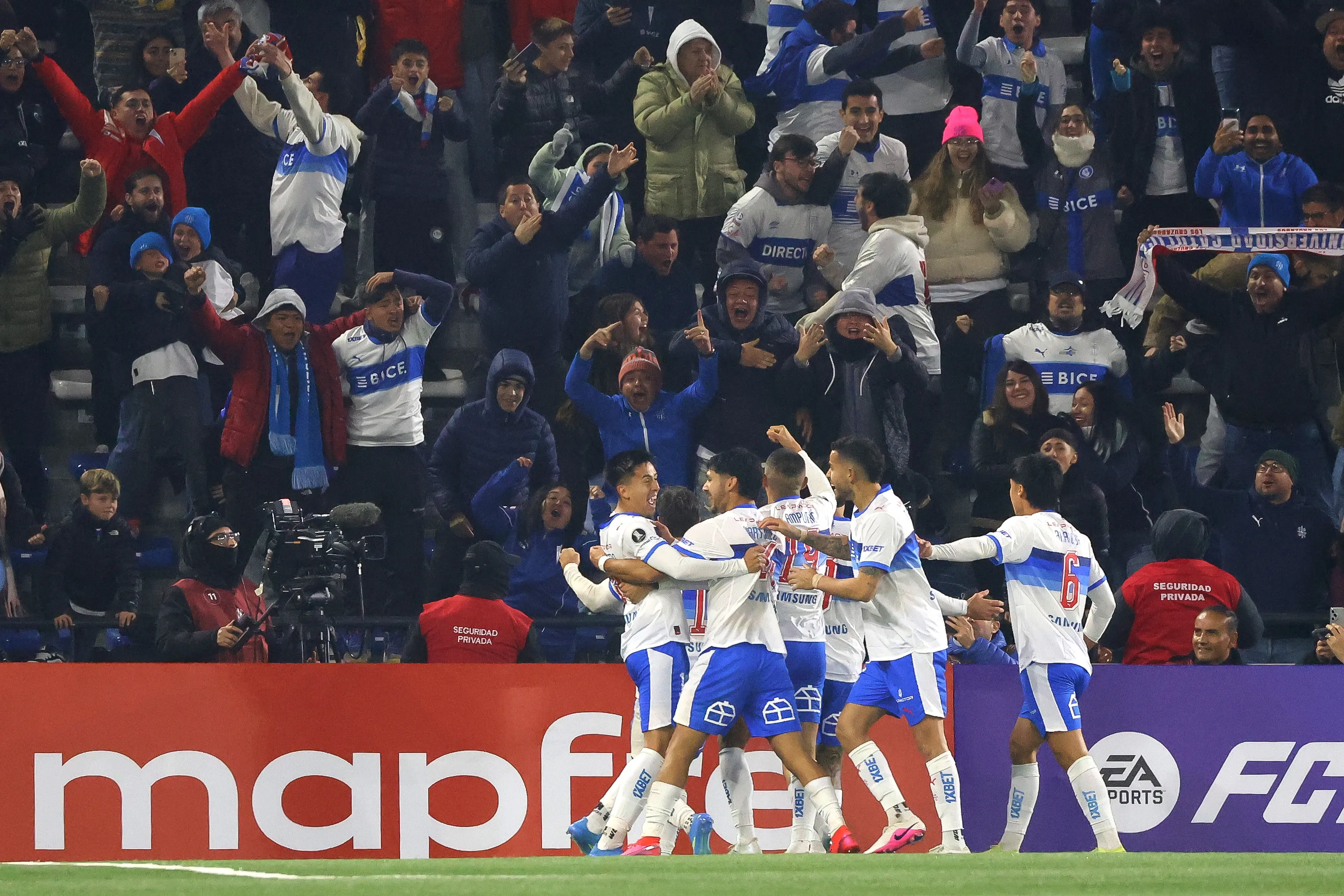 El partido de Universidad Católica vs Barcelona de Guayaquil fue por lejos lo más visto en la TV chilena el pasado 21 de mayo. | Foto: Photosport.