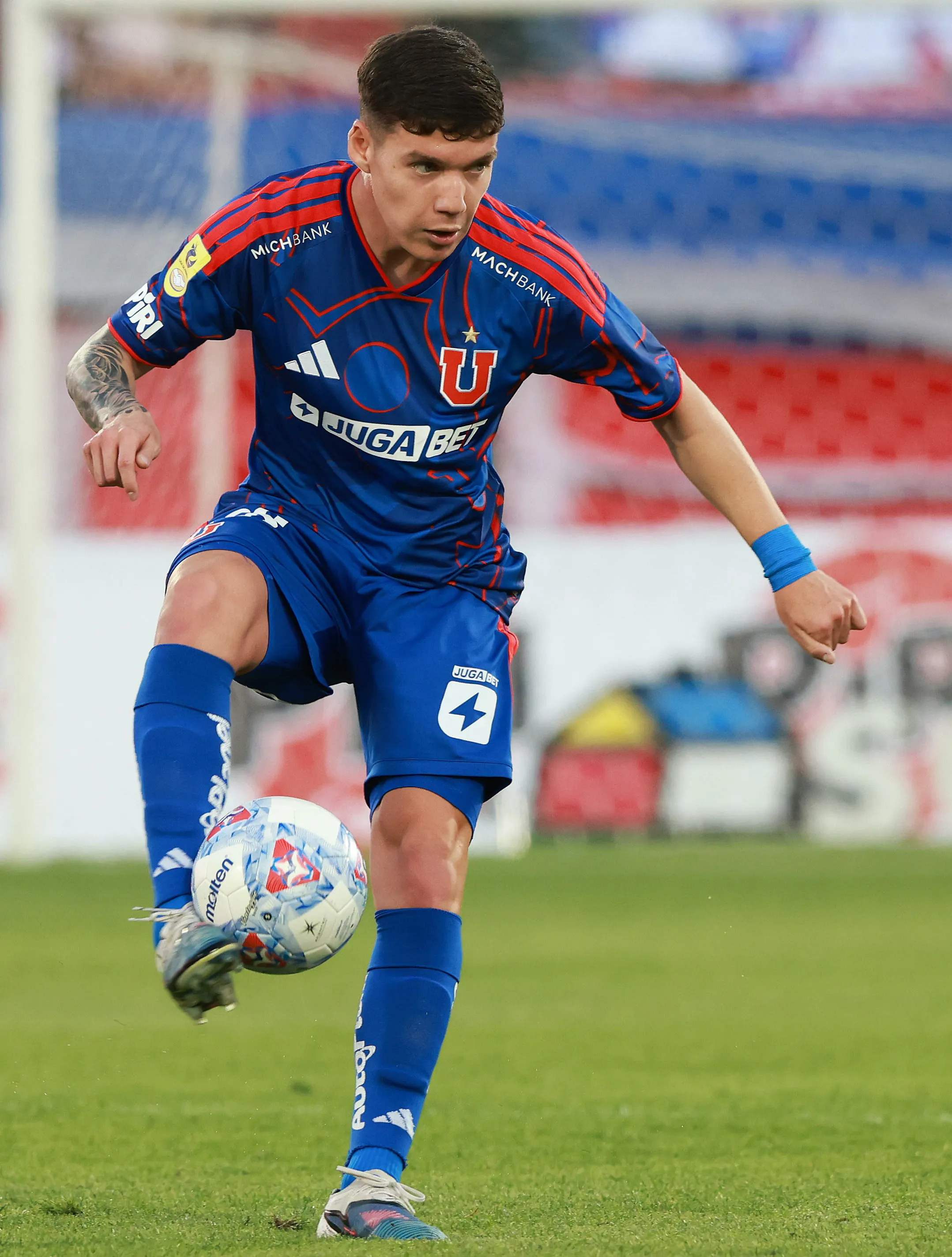 Agustín Arce será el encargado de liderar el medio campo de Chile ante la baja de Erick Pulgar