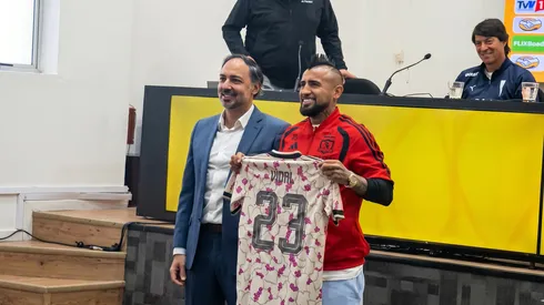 Vidal recibió la camiseta número 23 de la selección chilena