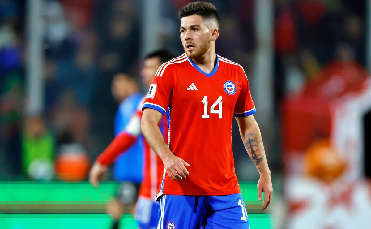 Víctor Felipe Méndez encabeza convocatoria de Chile para amistosos en Europa