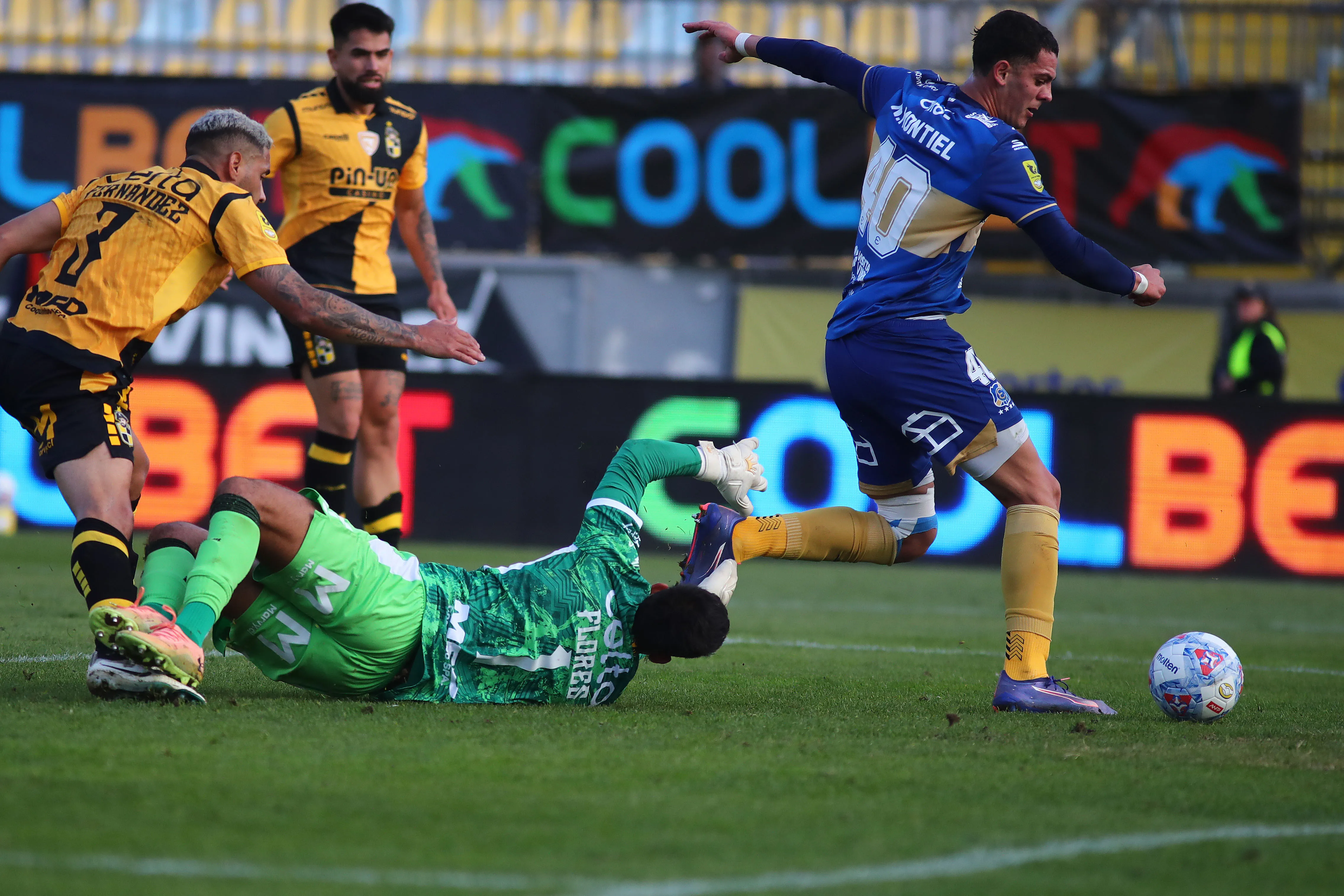 Nicolás Montiel anotó el 1-1 entre Everton y Coquimbo Unido. (Manuel Lema/Photosport).