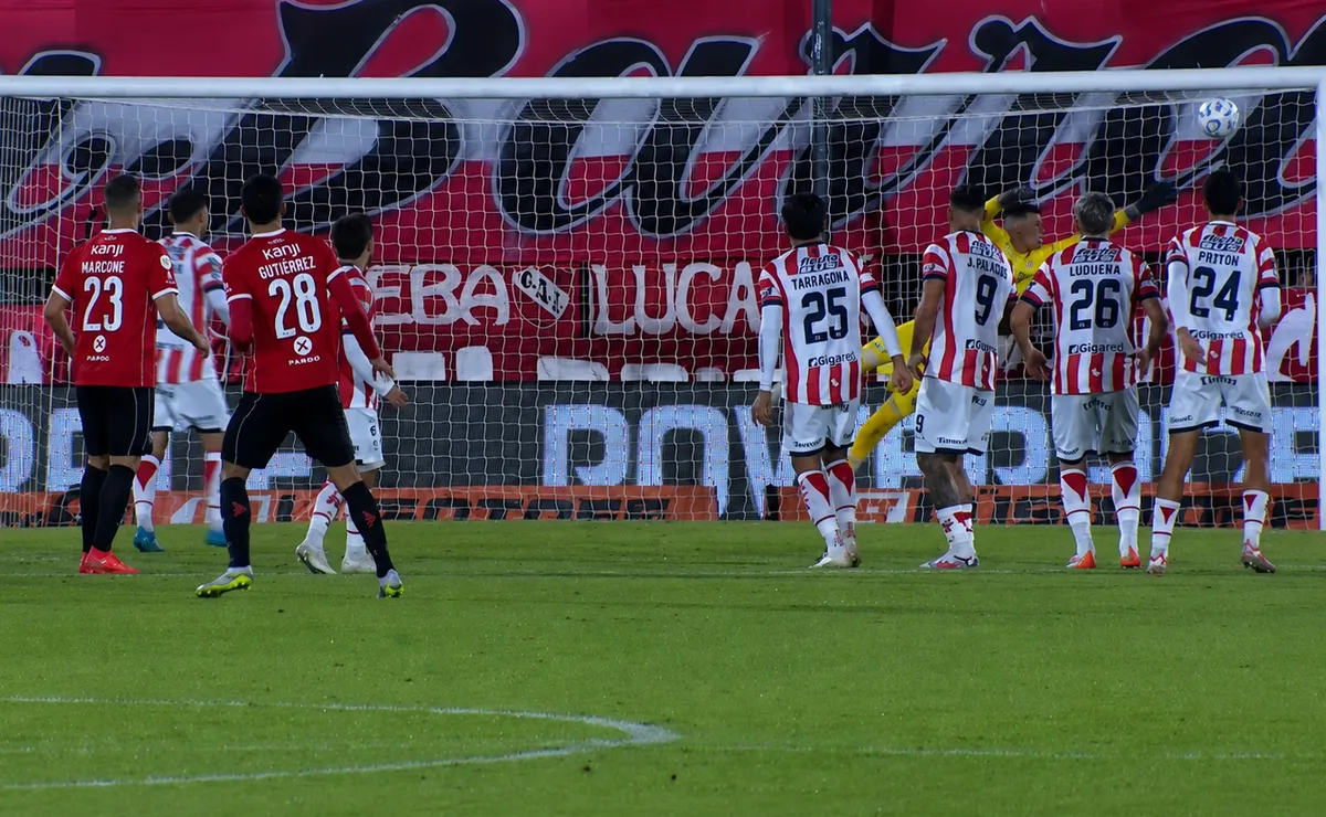 Maxi Gutiérrez anota golazo de tiro libre tras llamado a selección chilena