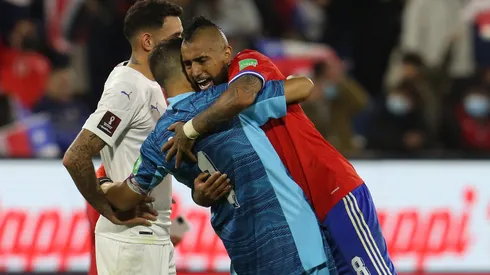 Claudio Bravo fue puro cariño con Arturo Vidal después de sus movidos últimos días.