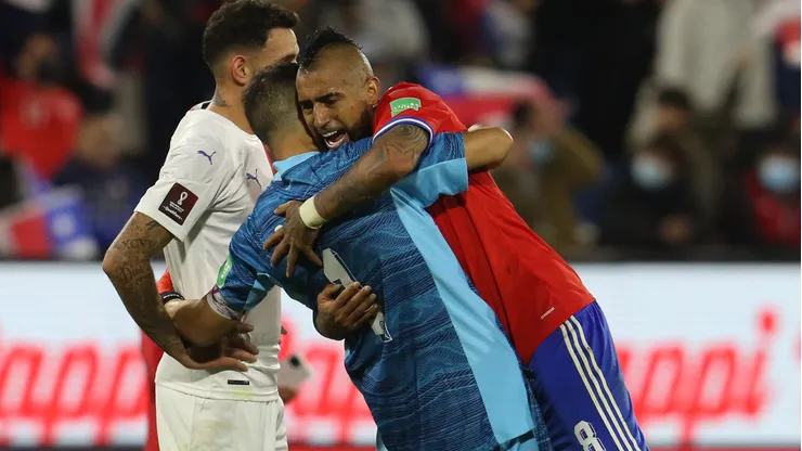 Claudio Bravo fue puro cariño con Arturo Vidal después de sus movidos últimos días.