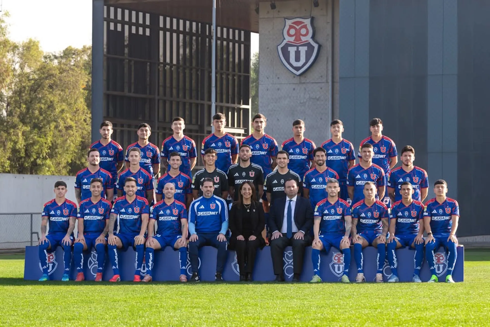 El plantel de la U se sumó a la celebración de los 99 años.