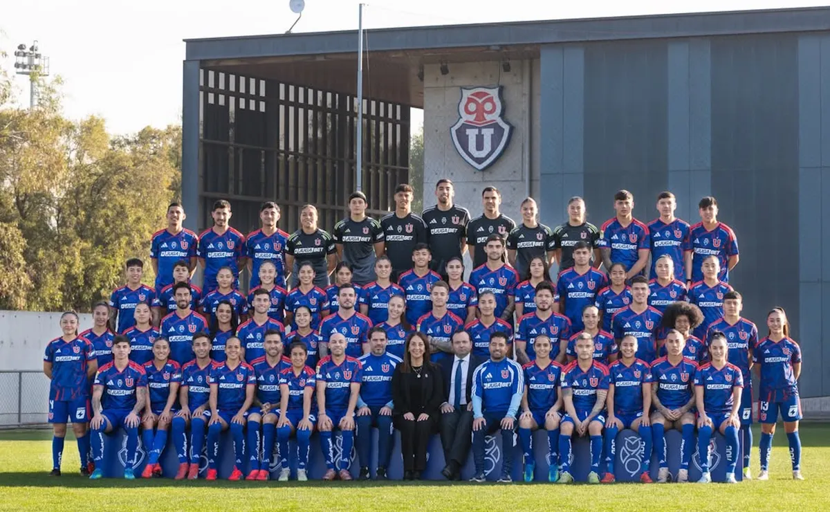 La primera foto sin Michael Clark: La curiosa celebración de Universidad de Chile por los 99 años