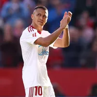 Alexis se despide de Sevilla entre aplausos de la prensa española