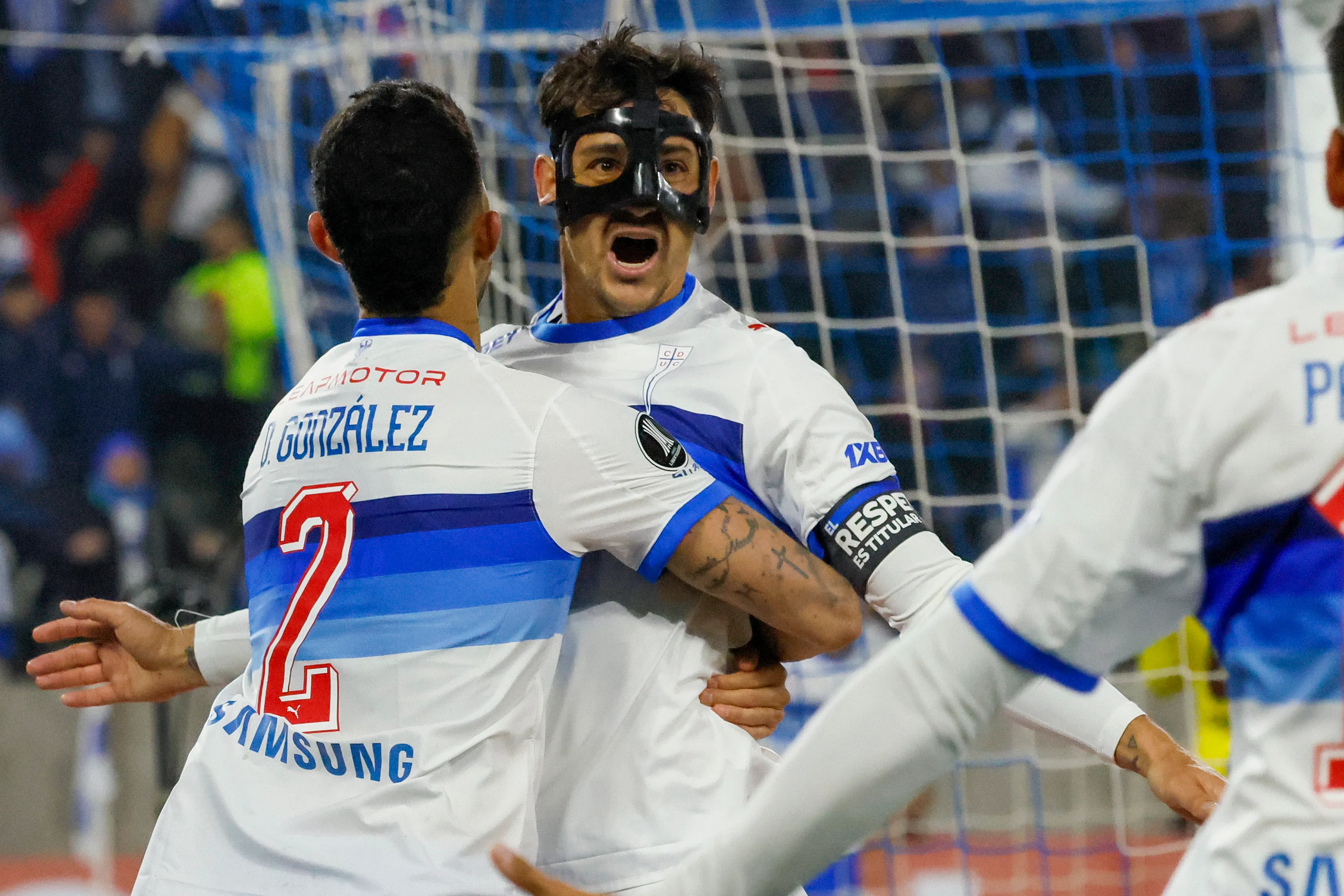 Fernando Zampedri lidera la formación de Católica para enfrentar a Colo Colo. Foto: Photosport