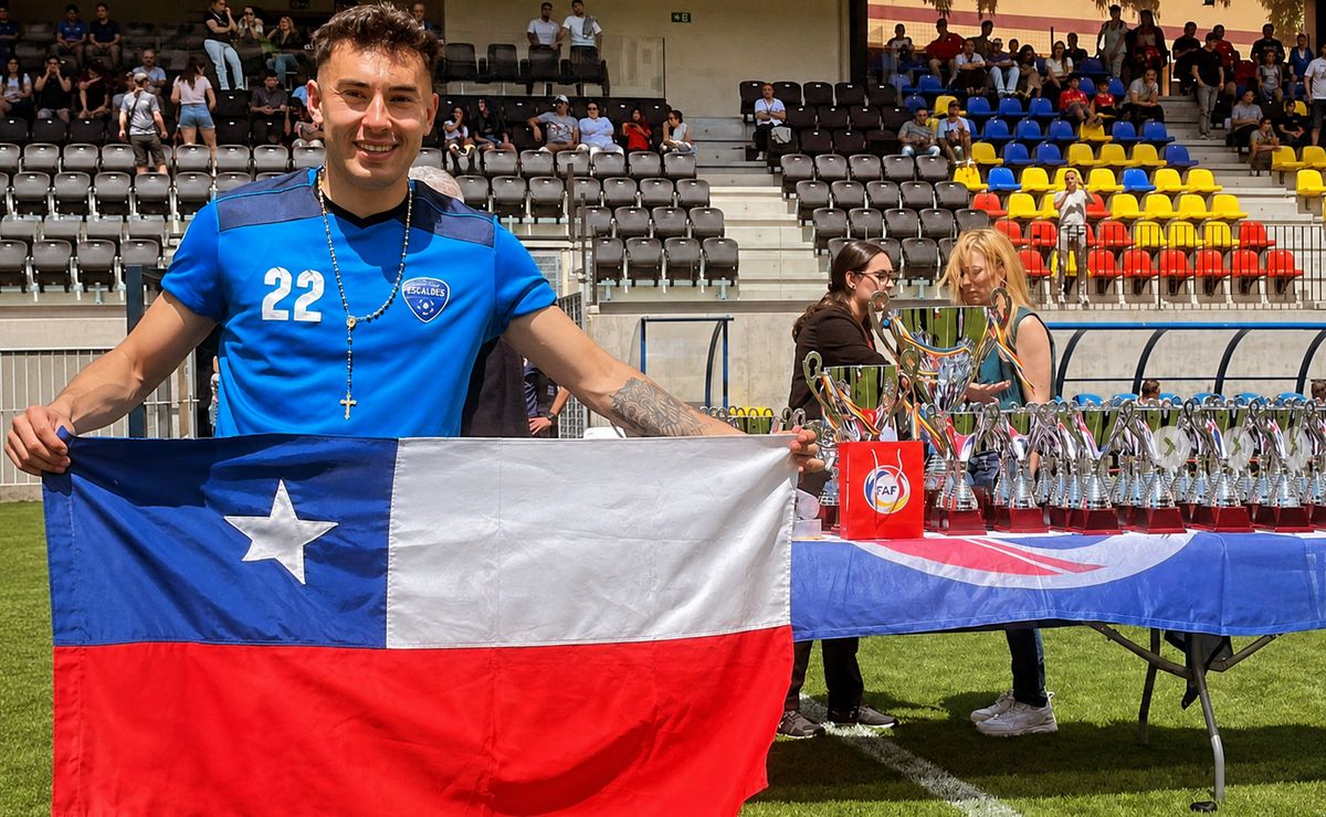 El chileno Pablo Brito festeja un título en Andorra: su club jugará la Conference League 26-27
