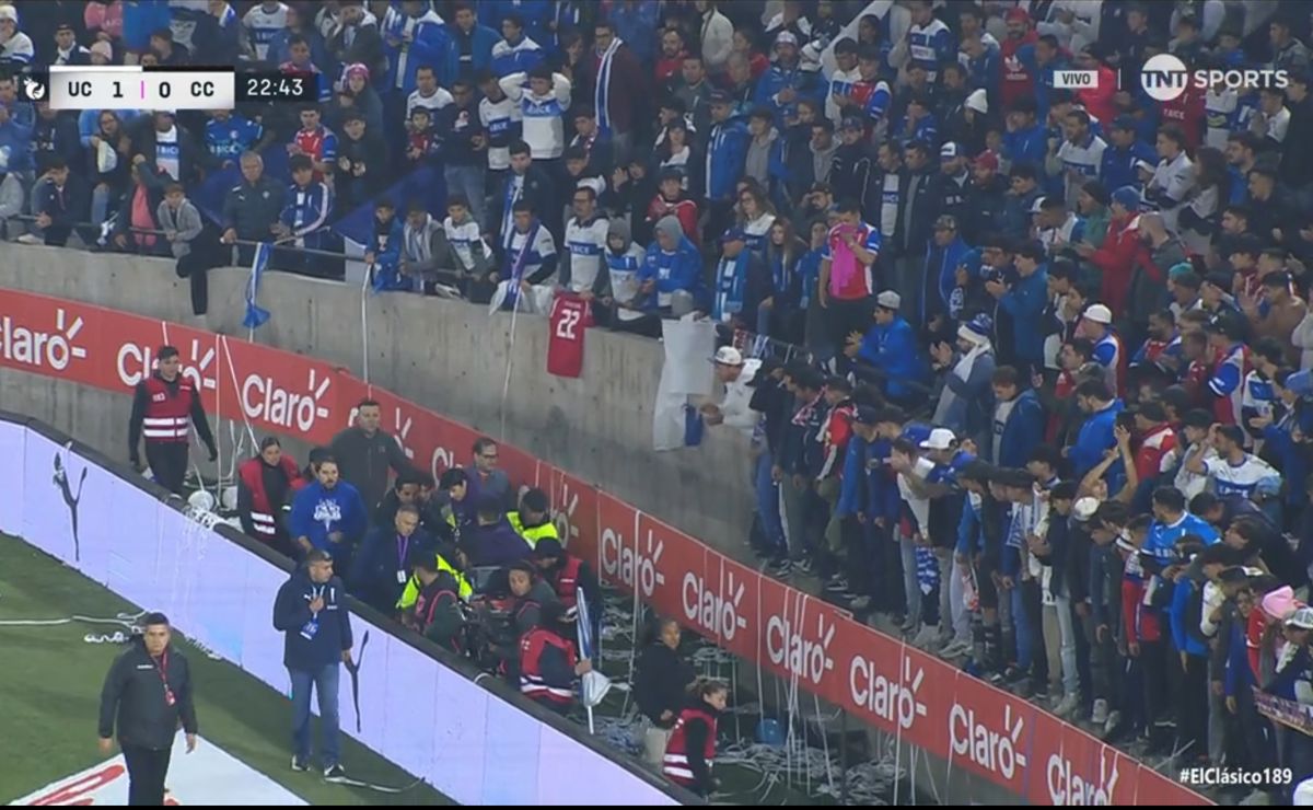 Incidente de salud de hincha de U Católica detuvo el clásico contra Colo Colo: pidieron la ambulancia