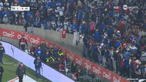 El hincha de la UC tuvo que ser retirado del estadio