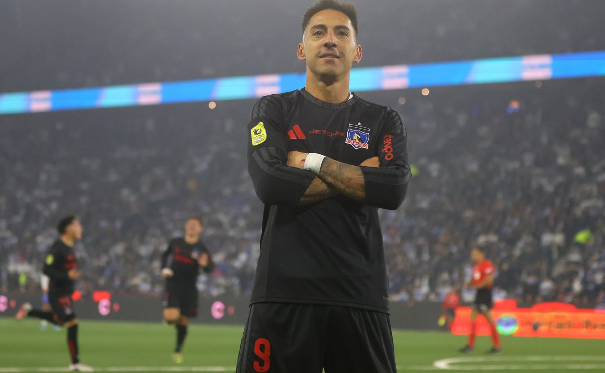 Javier Correa se matricula con un doblete en el clásico de U Católica vs Colo Colo