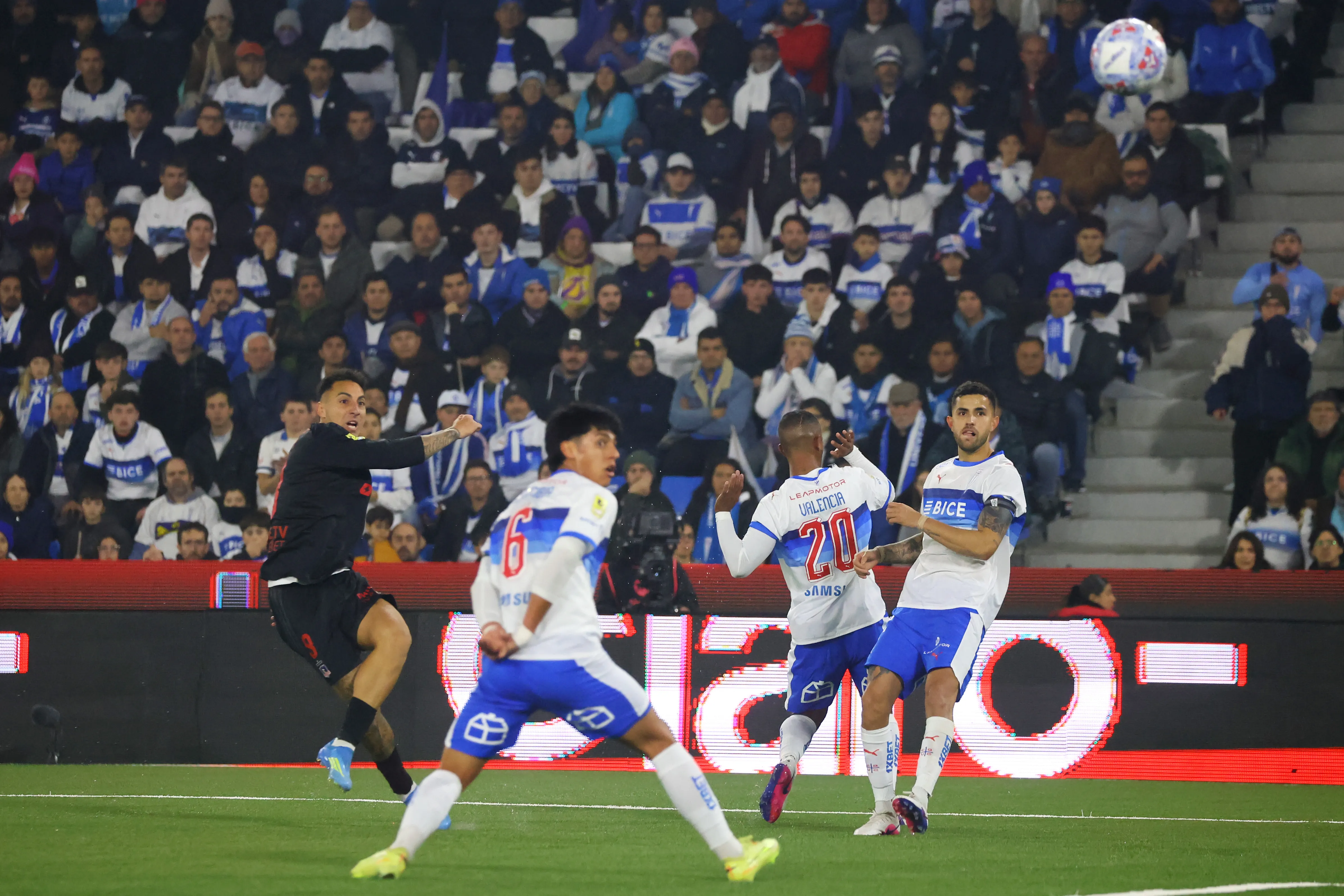 Javier Correa llegó a 8 goles en Colo Colo en la Liga de Primera. Foto: Jonnathan Oyarzun/Photosport