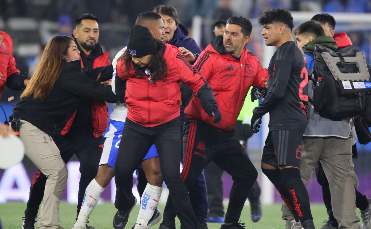 DT de U Católica revela el motivo de la pelea del clásico contra Colo Colo: “Esteban enojados”